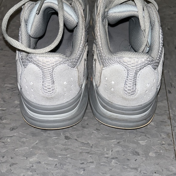 YEEZY 700 Inertia - Picture 2 of 4